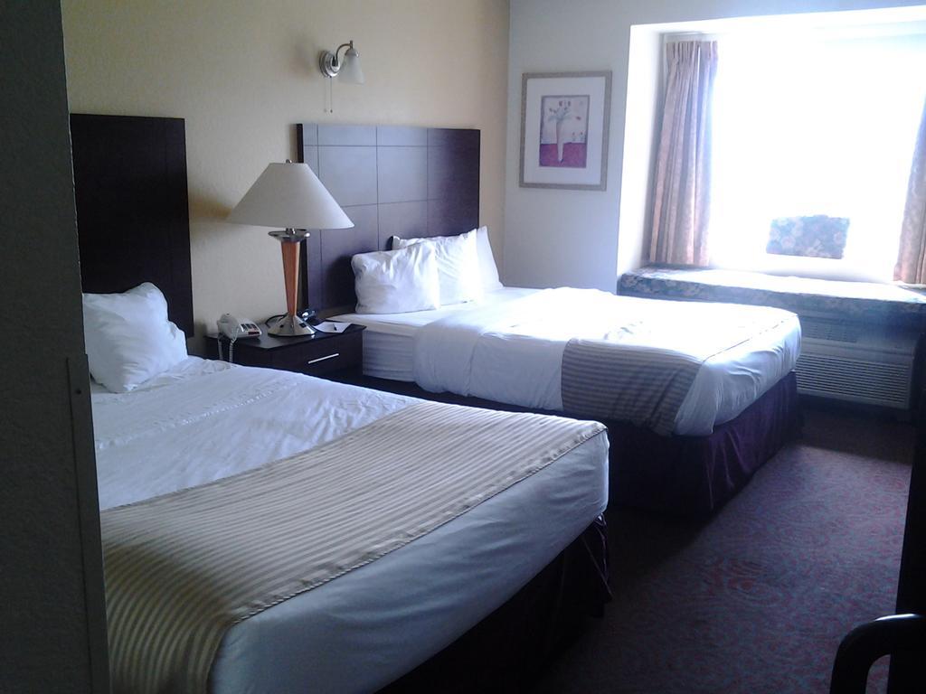 Bridgepointe Inn & Suites Toledo-Perrysburg-Rossford-Oregon-Maumee By Hollywood Casino 노스우드 외부 사진