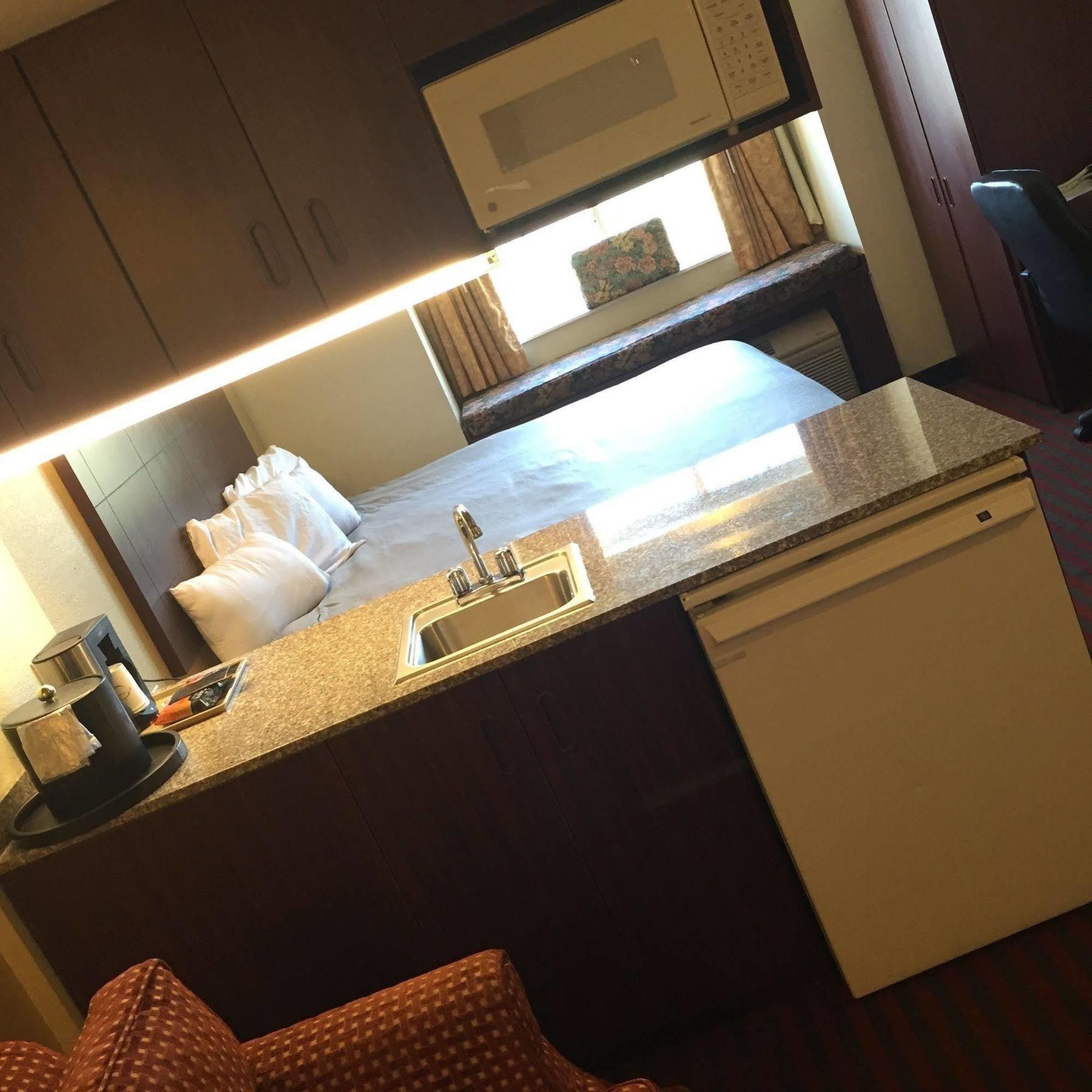 Bridgepointe Inn & Suites Toledo-Perrysburg-Rossford-Oregon-Maumee By Hollywood Casino 노스우드 외부 사진